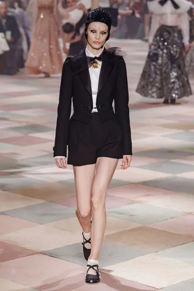 Look 60
